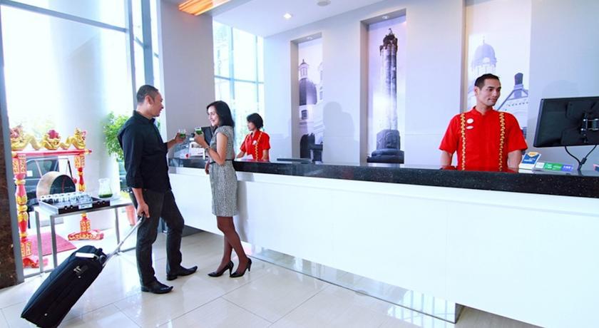@hom Simpang Lima Hotel